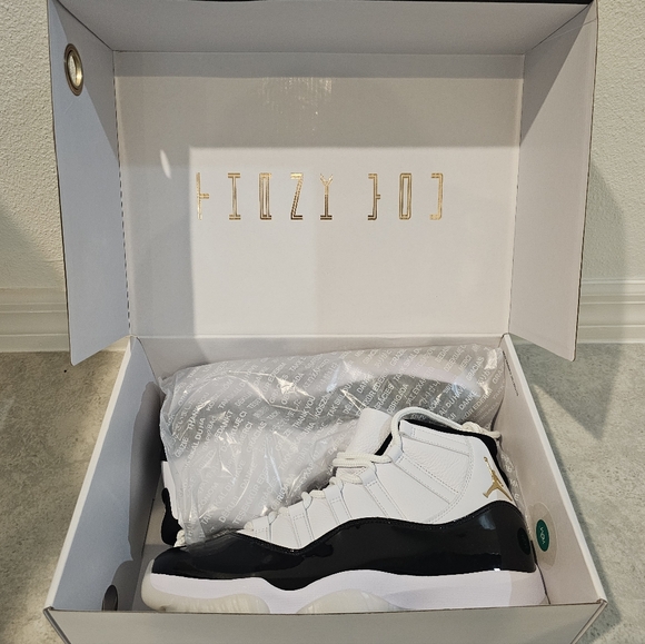 NIB Air Jordan 11 Retro 'Gratitude/Defining Moments'- Mens 10.5 - Picture 11 of 12